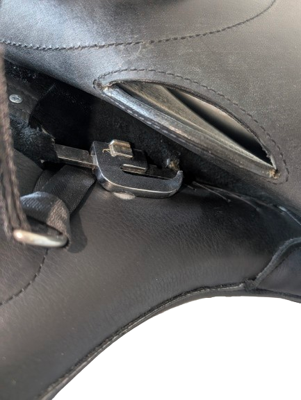 DP Saddlery Majestro Dressage Saddle 7859 S2 DEMO