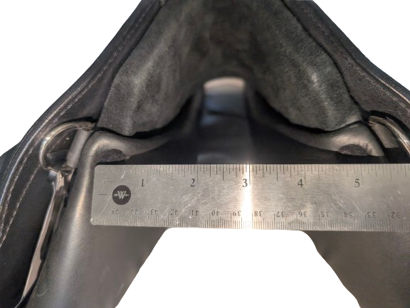 DP Saddlery Majestro Dressage Saddle 7859 S2 DEMO