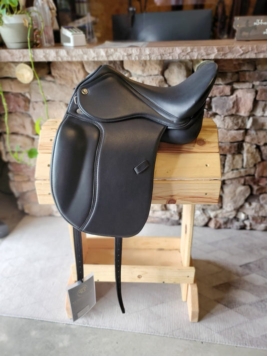 DP Saddlery Classic Dressage 5323 16.5 in