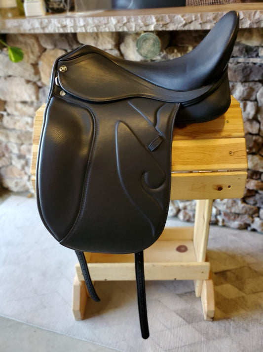 DP Saddlery Caprice Dressage 5401 18.5 in