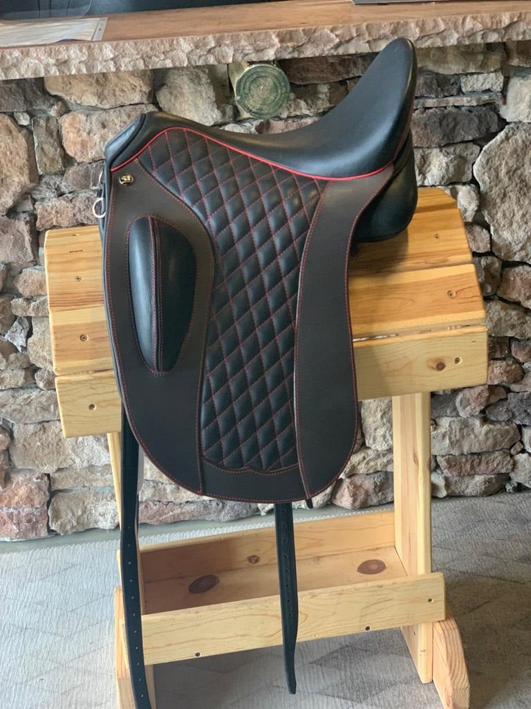DP Saddlery Bolero Dressage 5714 17.5 in