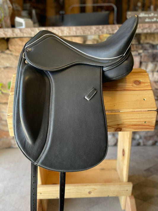 DP Saddlery Libra Dressage 5749 18in