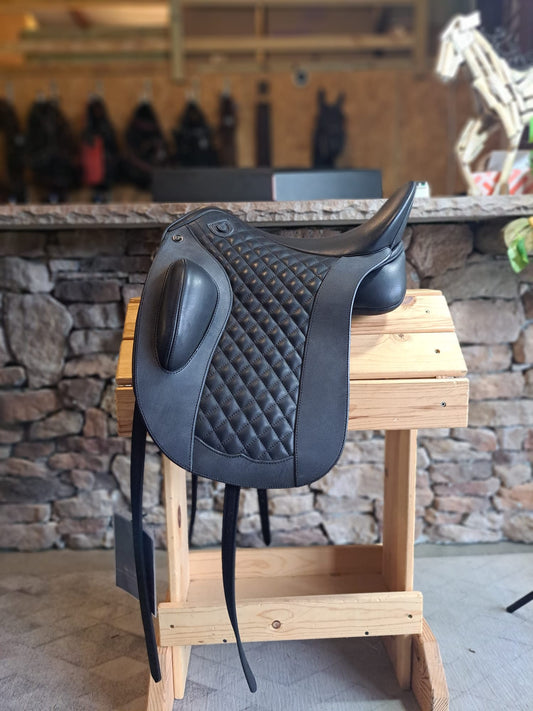 DP Saddlery Bolero Dressage 6244 17.5  in