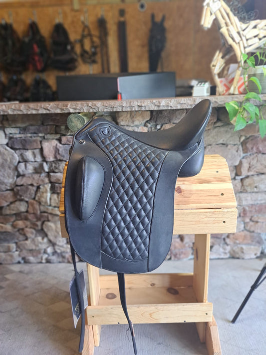 DP Saddlery Bolero Dressage 6253 18.5 in