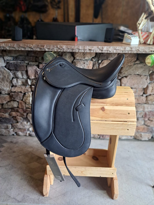DP Saddlery Prado Dressage MBL 6427 17.5 in