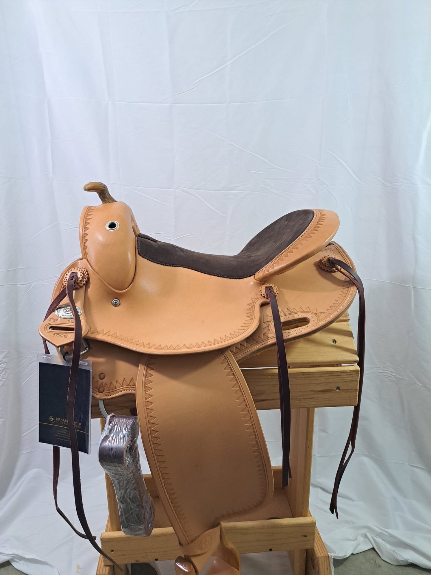 DP Saddlery Flex Fit Canyon 6598 15.5in