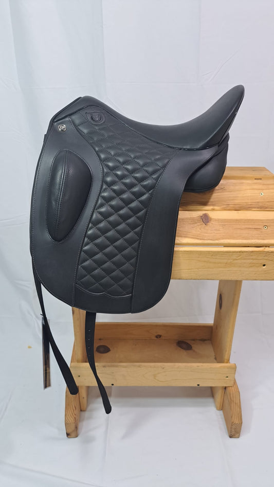 DP Saddlery Bolero Dressage 6637 17.5 in