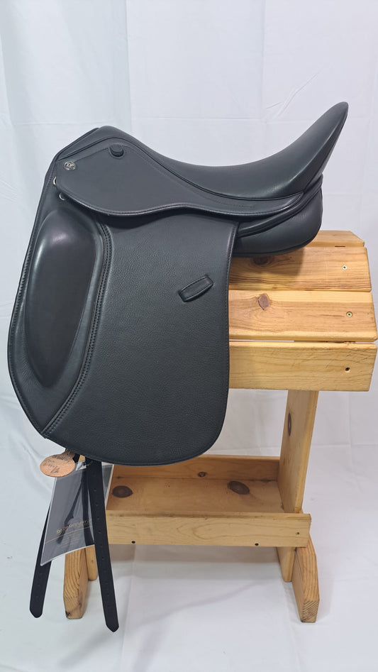 DP Saddlery Libra Dressage 6647 18.5in