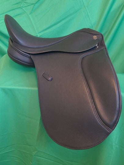 DP Saddlery Caprice Dressage 6675 17.5 in