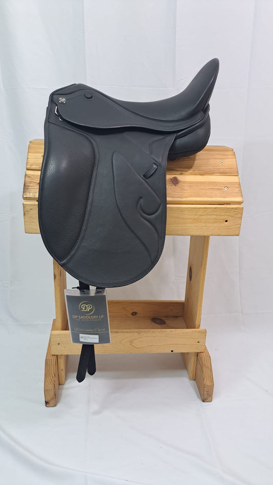 DP Saddlery Caprice Dressage 6707 17in