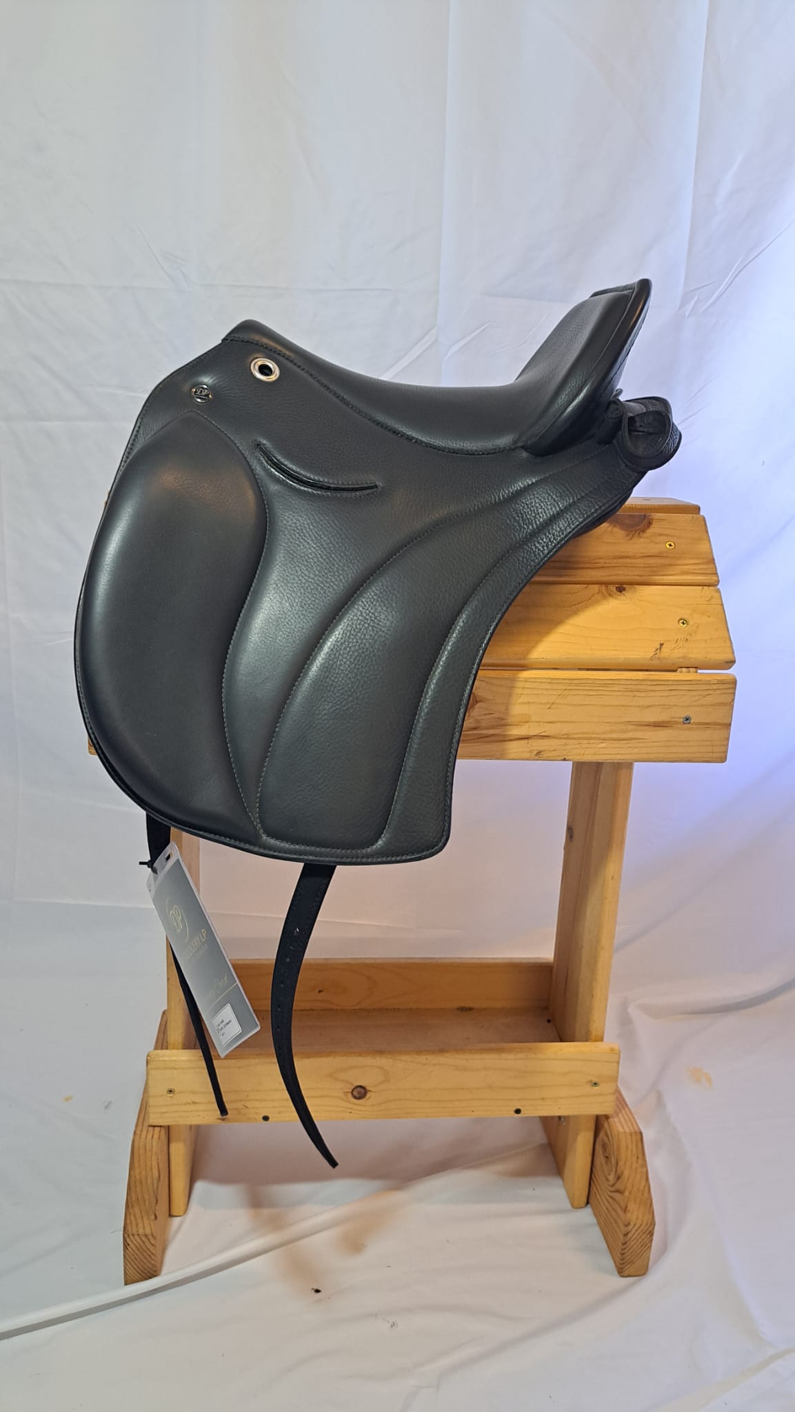 DP Saddlery Majestro Saddle 6841 S1
