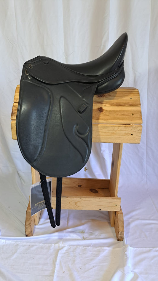 DP Saddlery Caprice Dressage 6882 17.5in