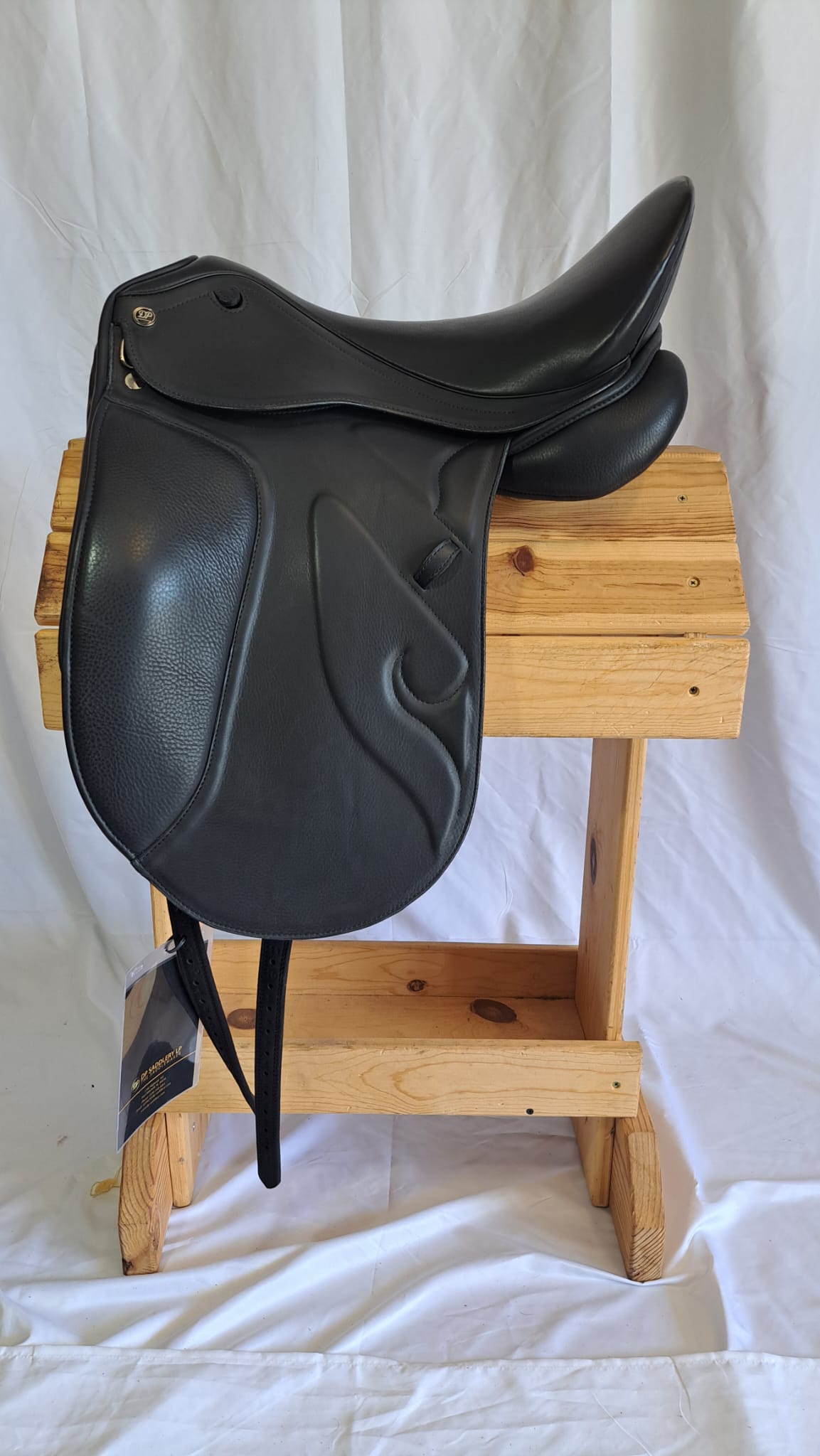 DP Saddlery Caprice Dressage 6883 18in