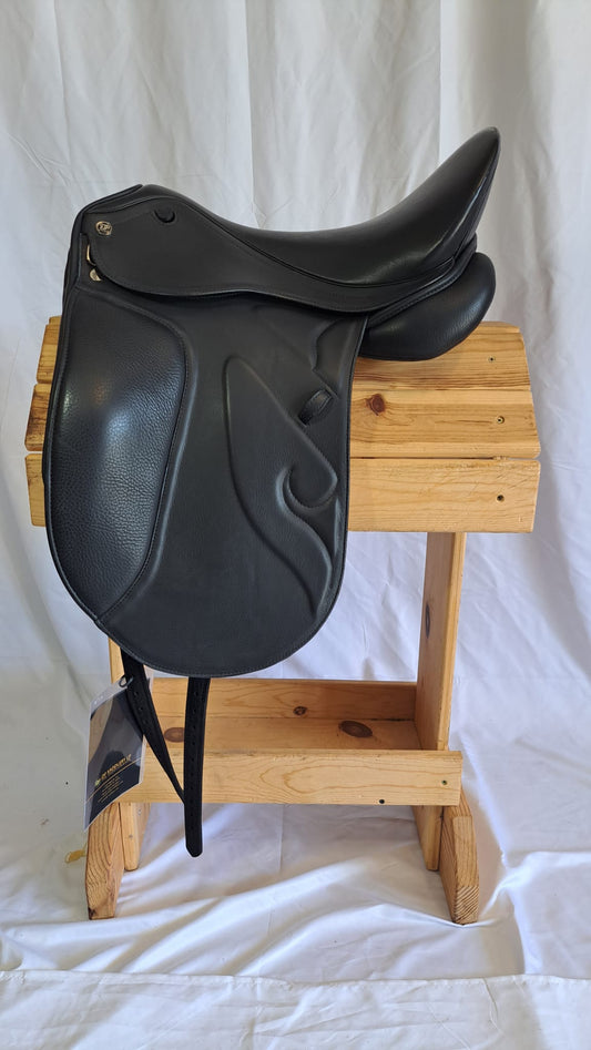DP Saddlery Caprice Dressage 6883 18in
