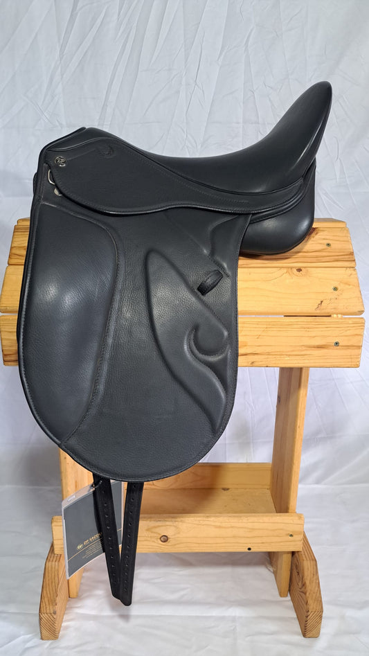DP Saddlery Caprice Dressage 6892 17.5in