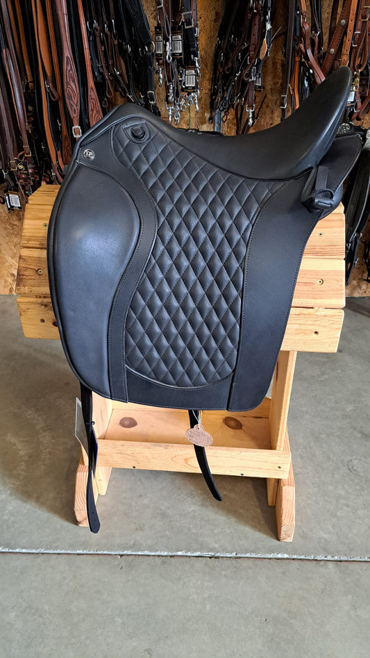 DP Saddlery Faro DL Dressage 7187 17.5 in