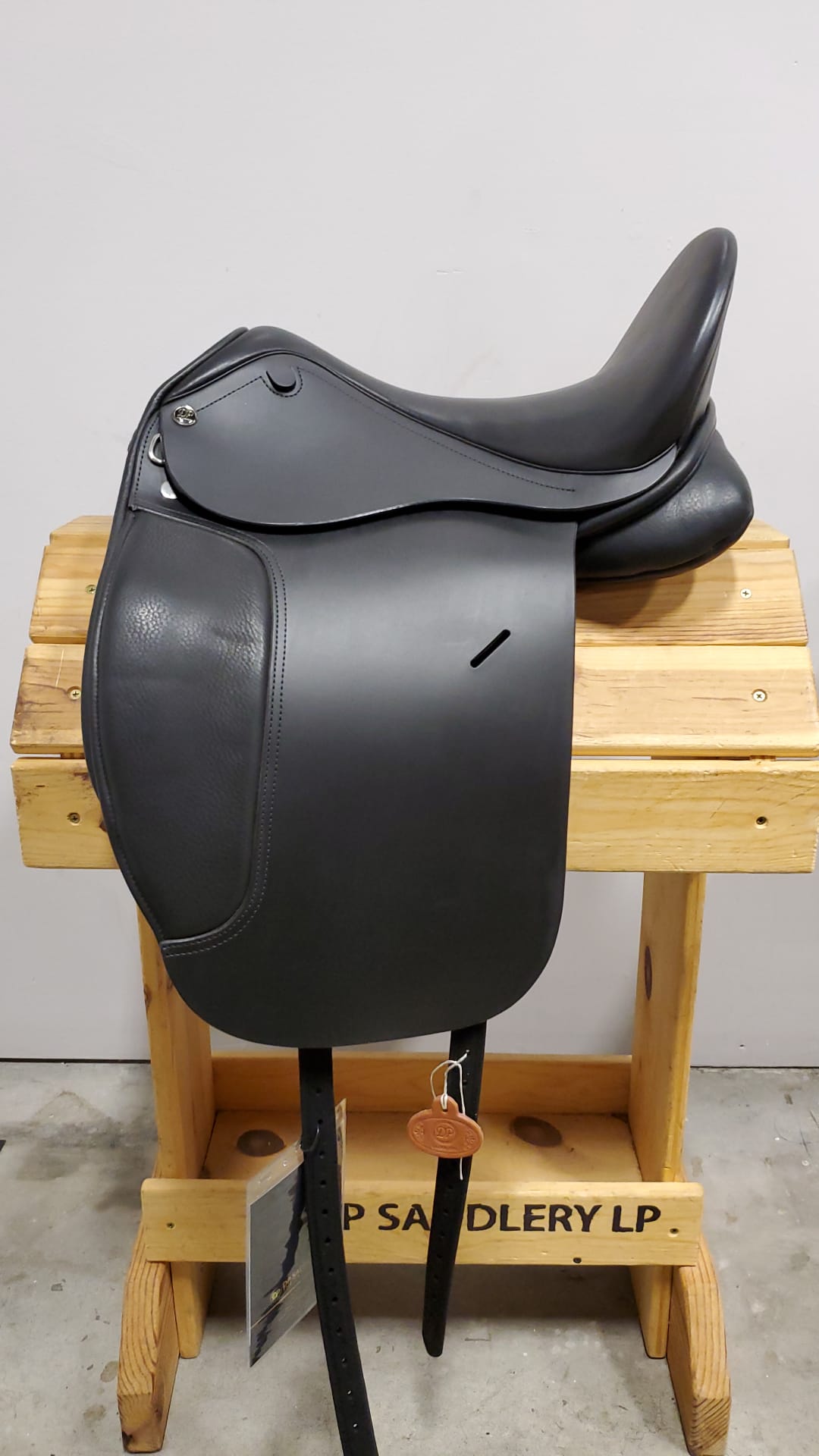 DP Saddlery Essence Dressage 8565 17.5 in