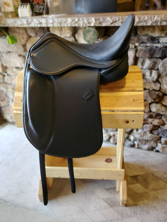 DP Saddlery Libra Dressage 5413 18in