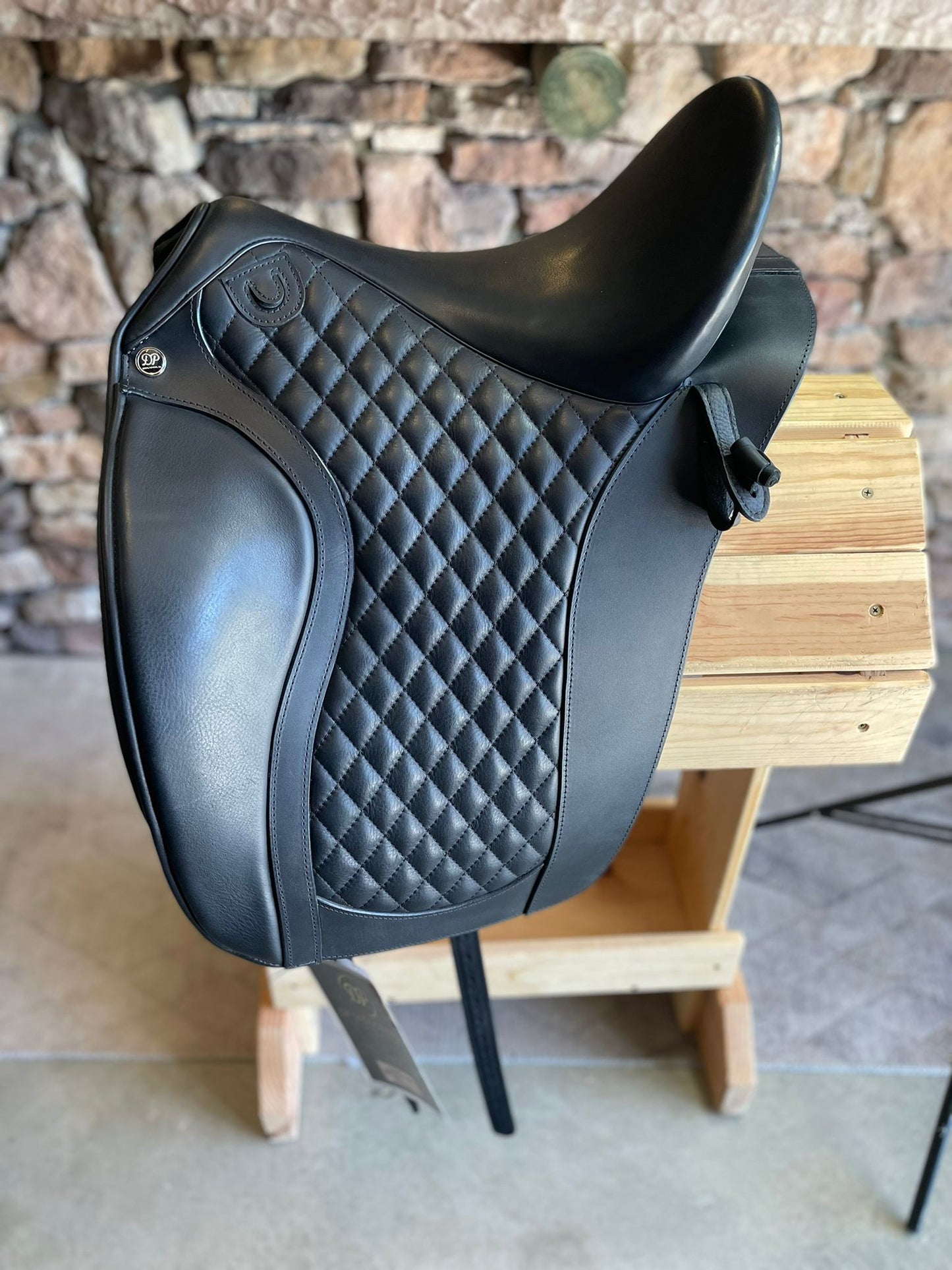 DP Saddlery Faro DL Dressage 5417 17.5 in