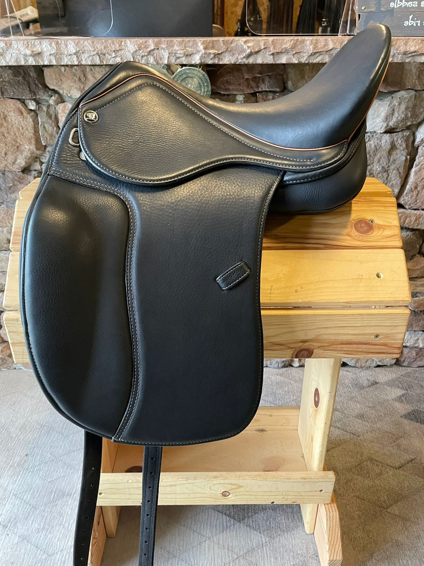 DP Saddlery Classic Dressage 5627 17.5 in