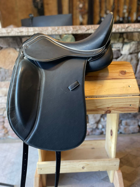 DP Saddlery Libra Dressage 5677 18in