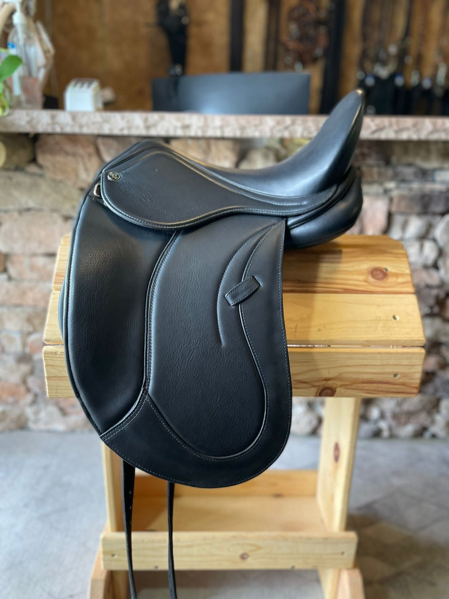 DP Saddlery Prado Dressage MBL 6022 17.5 in