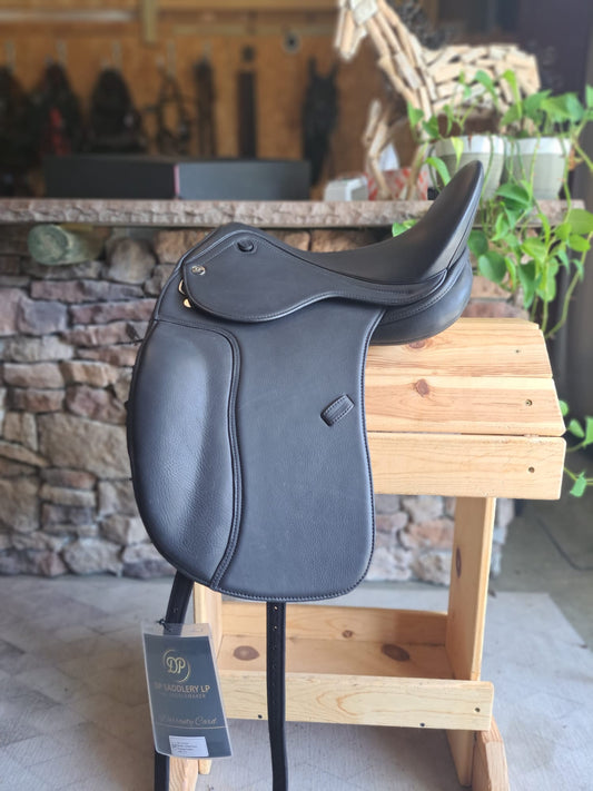 DP Saddlery Classic Dressage 6324 17.5 in