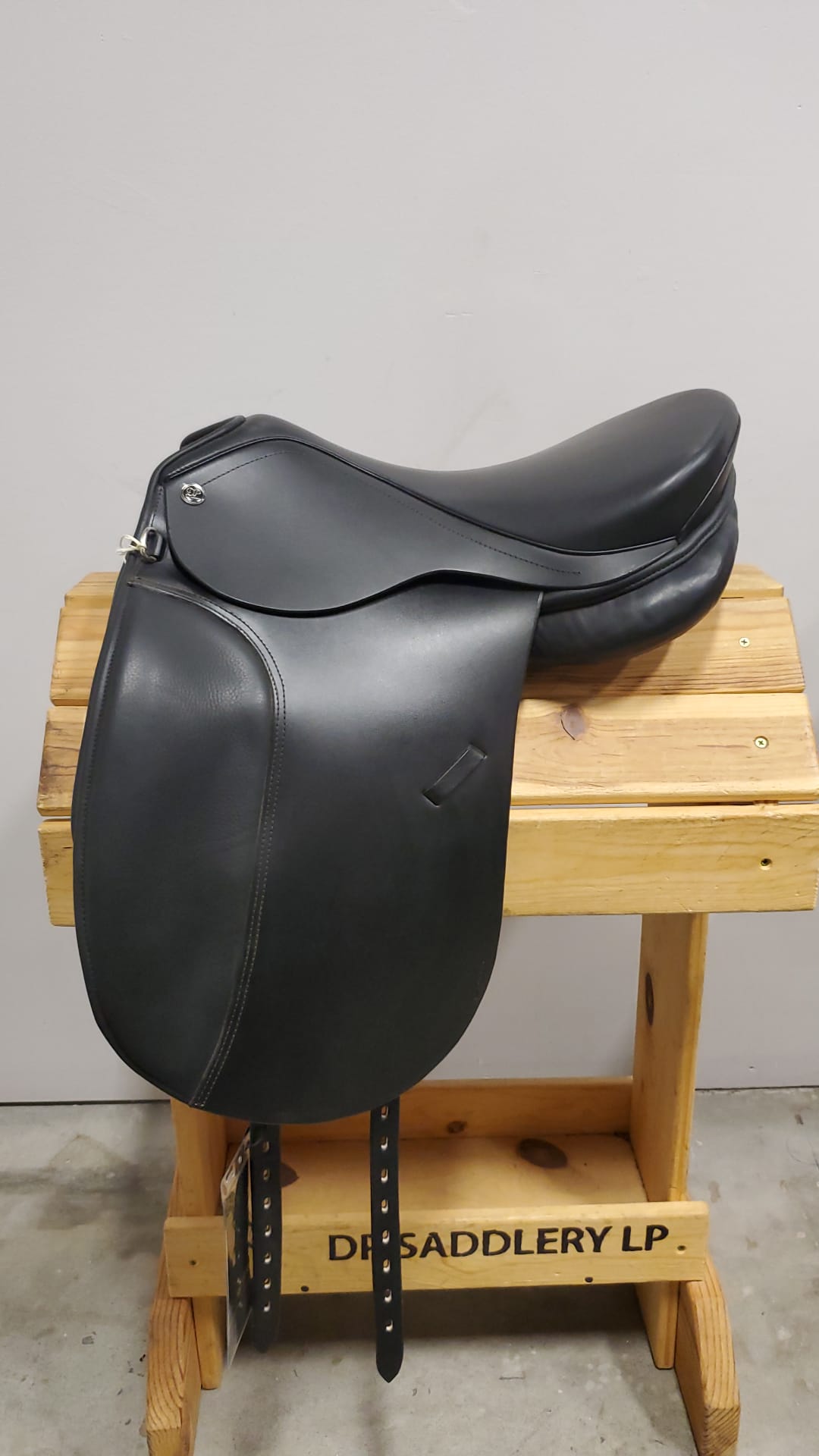 DP Saddlery Massimo Dressage 6561 17.5 in NEW