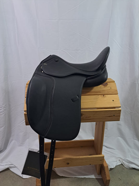 DP Saddlery Classic Dressage 6609 17.5 in