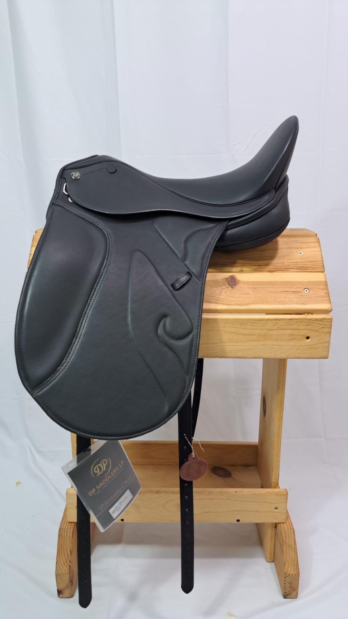 DP Saddlery Caprice Dressage 6677 17.5 in