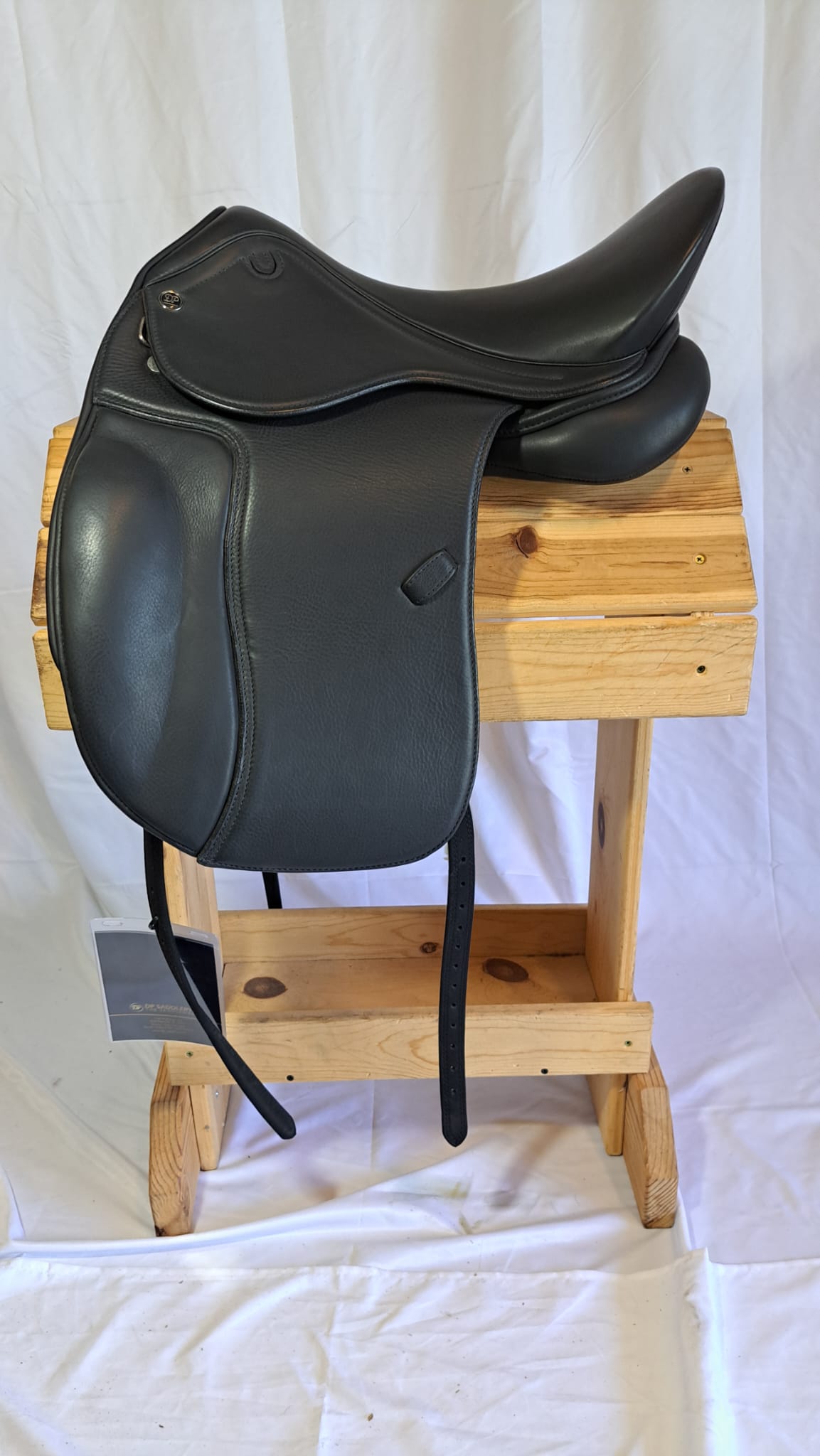 DP Saddlery Classic Dressage 6172 18.5 in