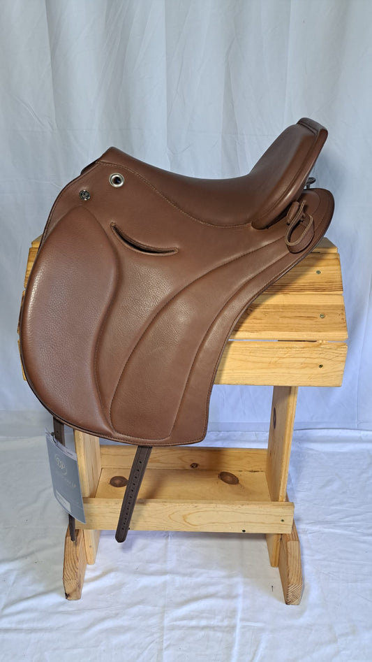 DP Saddlery Majestro Saddle 6940 S1