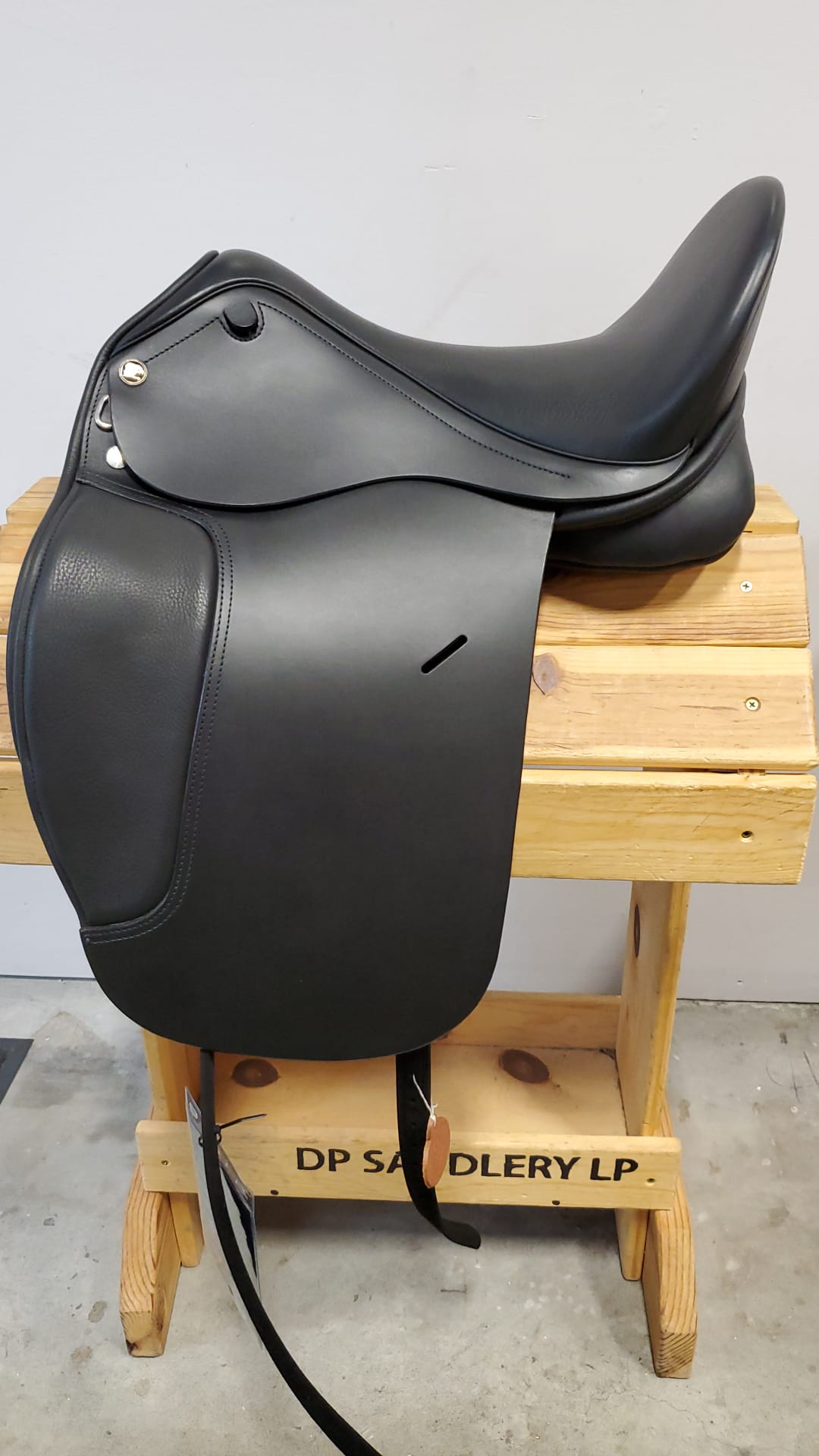 DP Saddlery Essence Dressage 8563 18 in