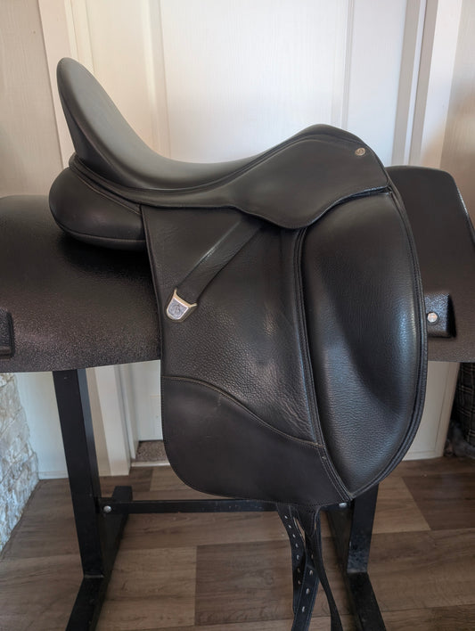 Demo Bates Isabell 16.5in 42cm